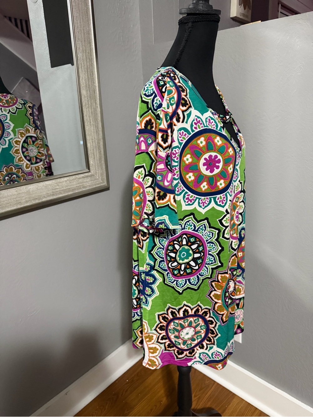 Heimish USA mandala floral print v-neck boho bold chic tunic size 3X. - Picture 6 of 7